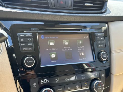 Used 2017 Nissan Rogue SL AWD/4WD image 19