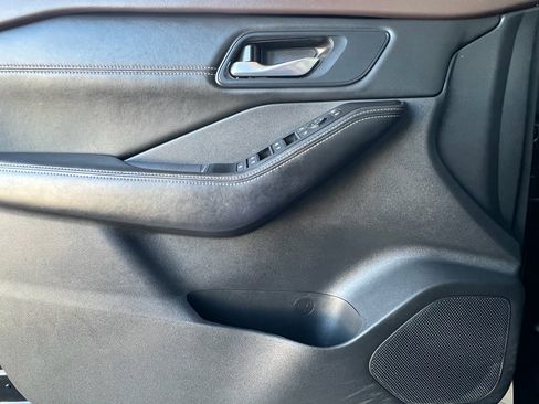 Used 2023 Nissan Rogue SV w/ SV Premium Package image 19