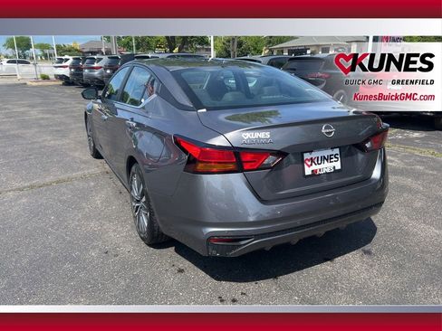 Used 2025 Nissan Altima 2.5 SV FWD image 7