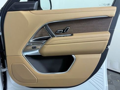 New 2026 Land Rover Range Rover SE image 17
