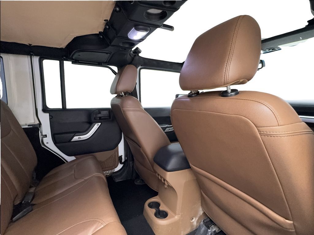 Used 2016 Jeep Wrangler Unlimited Rubicon w/ Connectivity Group AWD/4WD image 26
