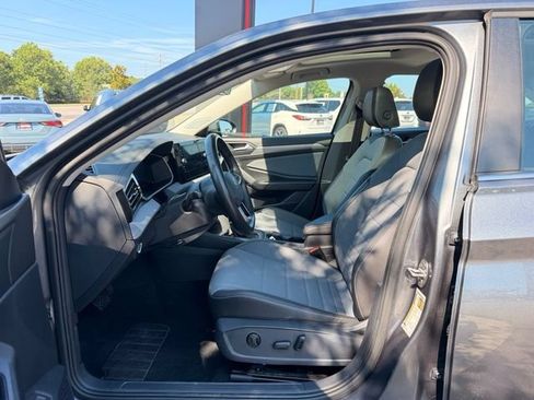 Used 2025 Volkswagen Jetta SE FWD image 21