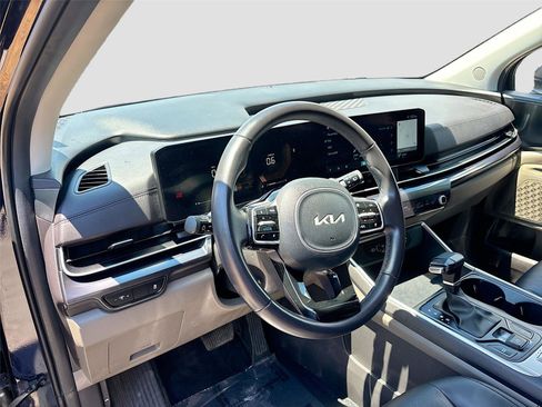 Used 2025 Kia Carnival FWD image 9