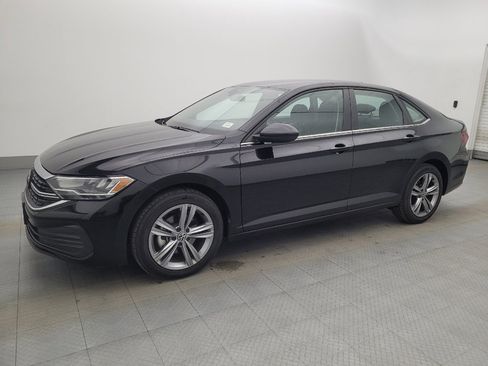 Used 2024 Volkswagen Jetta SE image 2