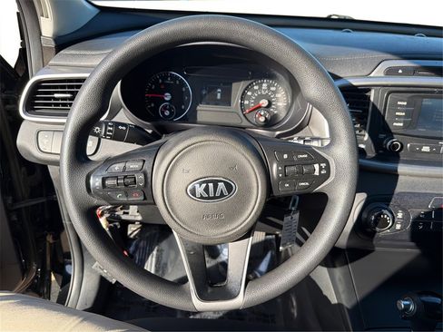 Used 2017 Kia Sorento LX image 17