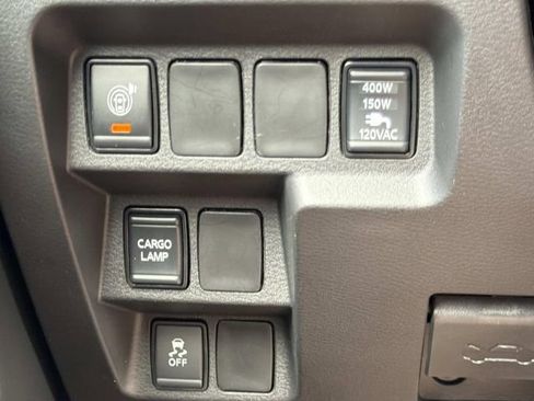 Used 2025 Nissan Frontier SV w/ SV Convenience Package RWD image 33