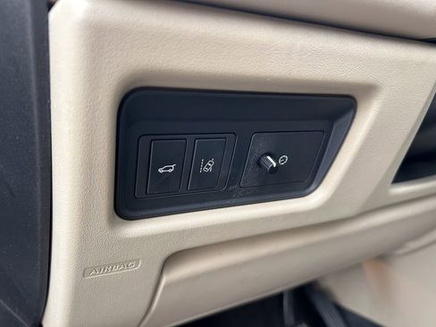 Used 2016 Land Rover Discovery Sport HSE image 11