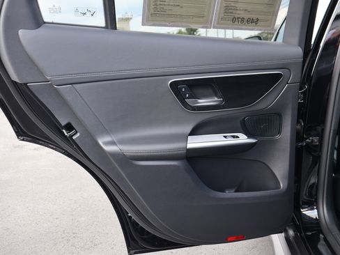 Used 2026 Mercedes-Benz GLC 300 image 16