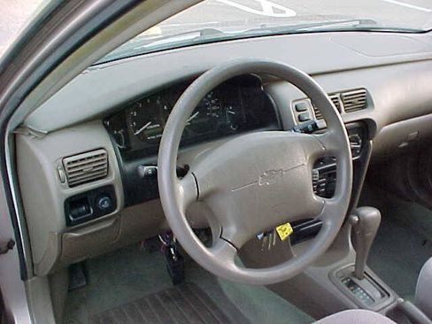 Used 1999 Chevrolet Prizm w/ Preferred Equipment Group 3 FWD image 12