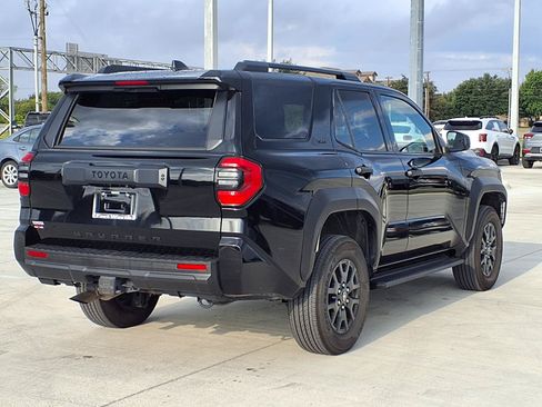 Used 2025 Toyota 4Runner SR5 AWD/4WD image 9