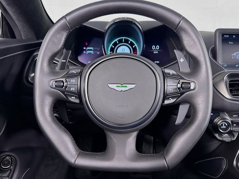 Used 2023 Aston Martin V8 Vantage Roadster image 18