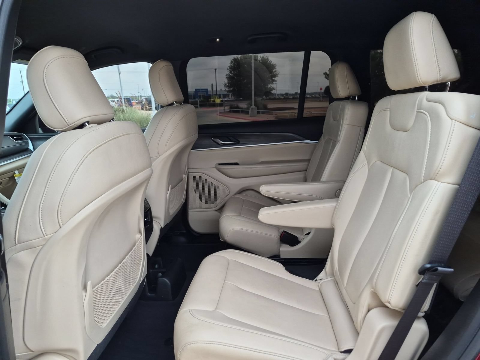 Used 2024 Jeep Grand Cherokee L Limited RWD image 21