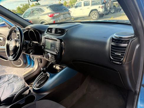 Used 2015 Kia Soul + w/ Audio Package FWD image 19