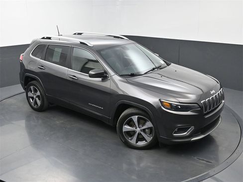 Used 2019 Jeep Cherokee Limited image 31