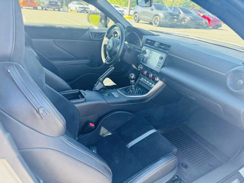 Used 2022 Toyota GR86 Premium w/ ALL Weather Mat Package (TMS) image 36