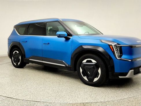 Used 2024 Kia EV9 Land AWD/4WD image 3