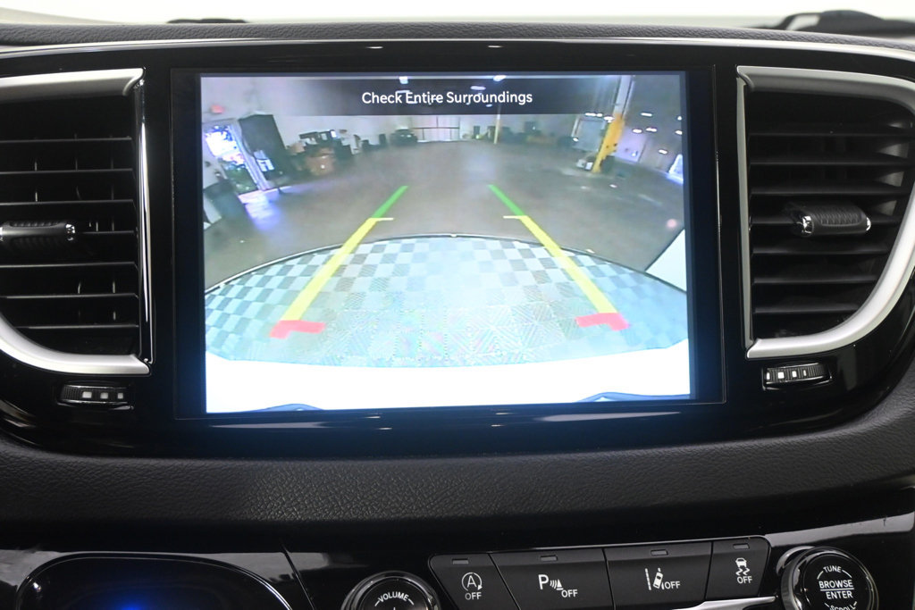 Used 2022 Chrysler Pacifica Touring-L FWD image 30