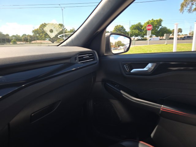Used 2025 Ford Escape ST-Line FWD image 16
