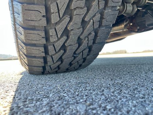 Used 2023 Nissan Frontier SV w/ SV Convenience Package image 46