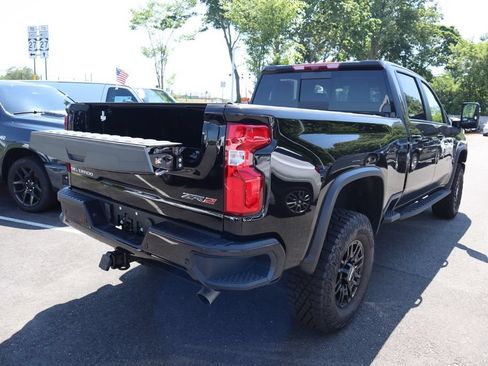 Used 2024 Chevrolet Silverado 2500 ZR2 w/ Technology Package AWD/4WD image 6