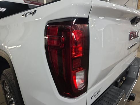 New 2026 GMC Sierra 1500 SLE w/ Preferred Package AWD/4WD image 32