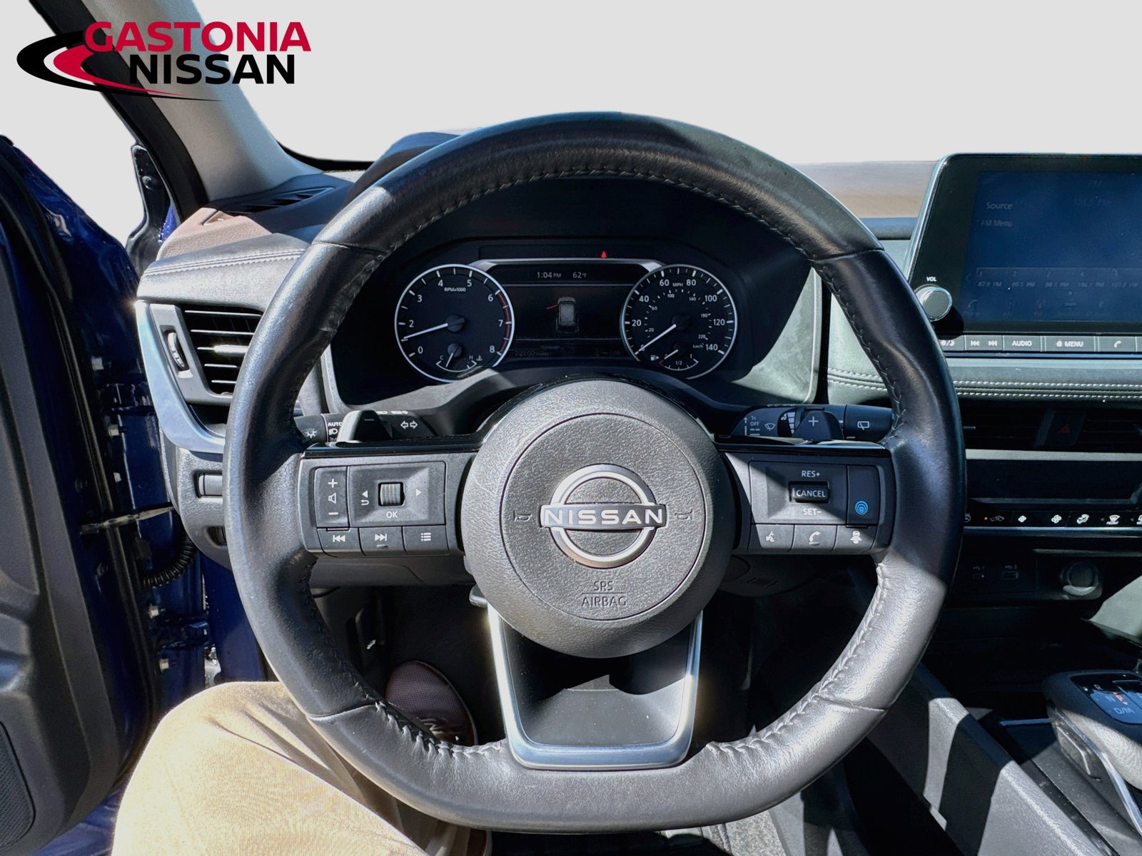 Used 2023 Nissan Rogue SV w/ SV Premium B Package FWD image 14