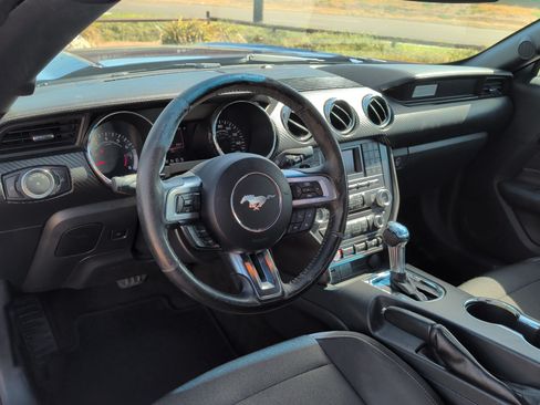 Used 2016 Ford Mustang Coupe RWD image 12
