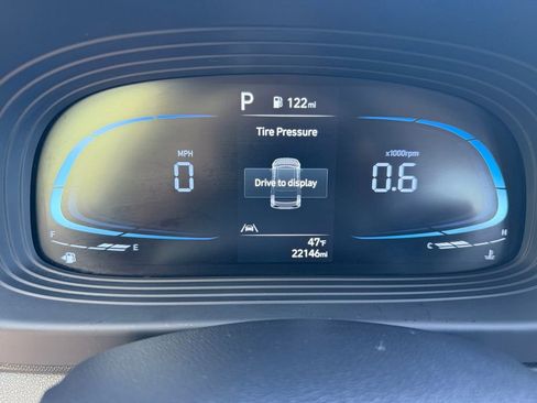 Used 2023 Hyundai Venue Limited image 16