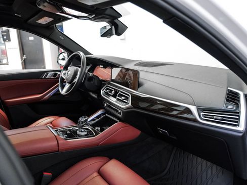 Used 2021 BMW X6 xDrive40i w/ M Sport Package image 11