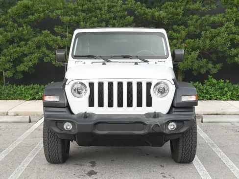 Used 2020 Jeep Wrangler Sport S image 2