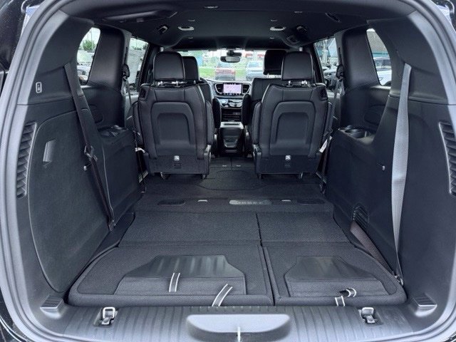 New 2027 Chrysler Pacifica Select FWD image 9