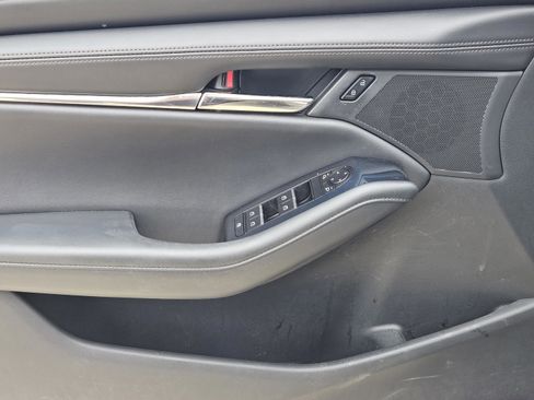 Used 2021 MAZDA MAZDA3 s image 22