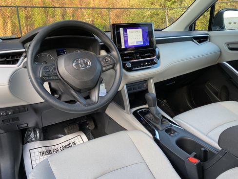 Used 2024 Toyota Corolla Cross L image 31