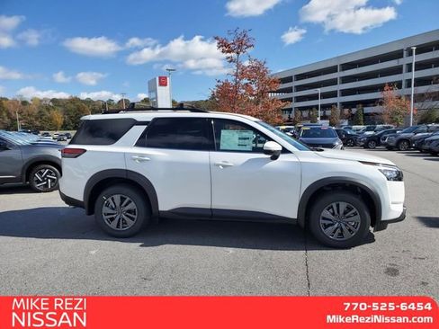 New 2025 Nissan Pathfinder SV image 2