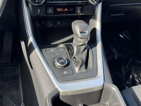 Used 2022 Toyota RAV4 SE w/ SE Grade Weather Package image 18