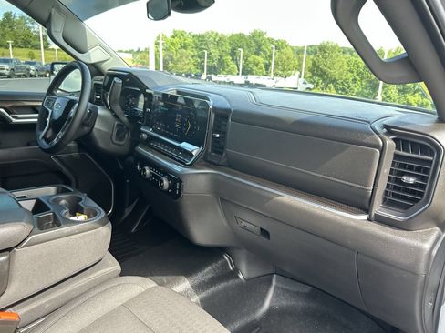 Used 2024 Chevrolet Silverado 1500 LT AWD/4WD image 17