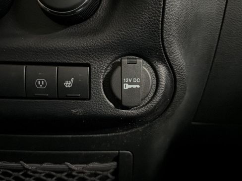 Used 2015 Jeep Wrangler Unlimited Sahara AWD/4WD image 28
