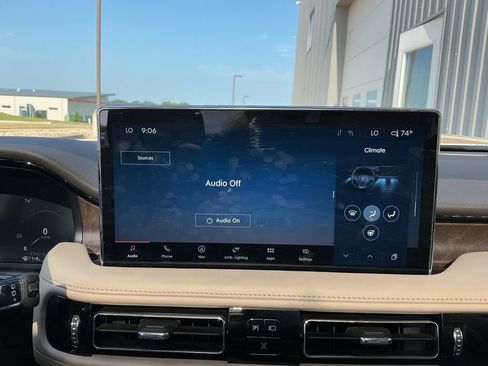 Used 2023 Lincoln Nautilus Reserve AWD/4WD image 15
