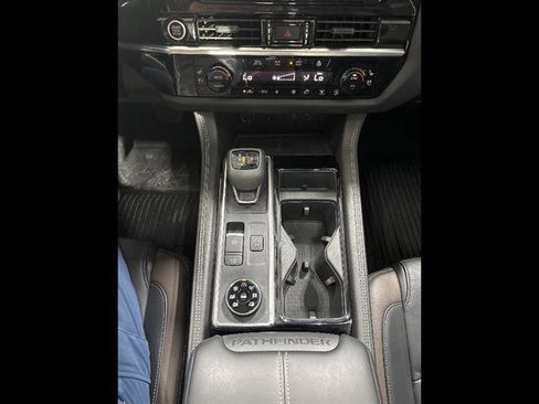 Used 2023 Nissan Pathfinder Platinum image 11