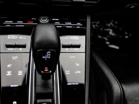 Used 2023 Porsche Cayenne image 57