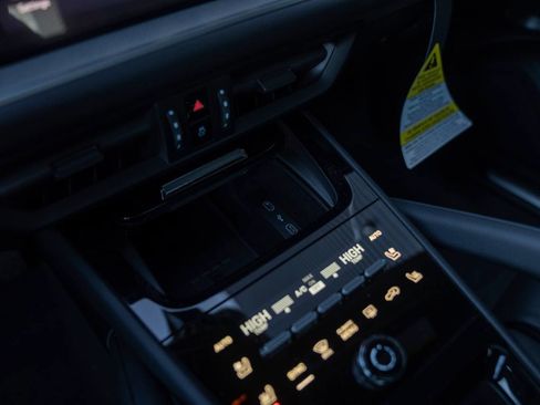 New 2026 Porsche Cayenne Base image 22