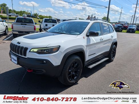 Used 2023 Jeep Cherokee Trailhawk w/ Sun & Sound Group AWD/4WD image 1