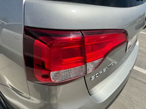 Used 2015 Kia Sorento EX w/ EX V6 Touring Package AWD/4WD image 7