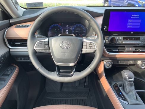 New 2026 Toyota Grand Highlander Platinum image 16