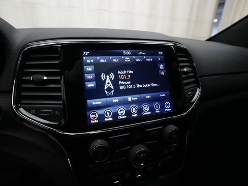Used 2019 Jeep Grand Cherokee Altitude AWD/4WD image 6