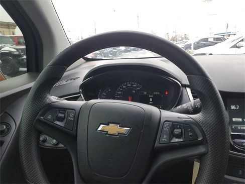 Certified 2017 Chevrolet Trax LT w/ Driver Confidence Package image 10