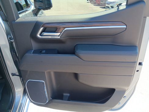 Used 2025 GMC Sierra 1500 SLT w/ SLT Premium Plus Package AWD/4WD image 18
