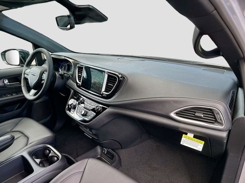 New 2026 Chrysler Pacifica Select w/ S Appearance Package image 37