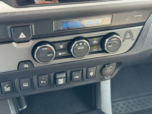 Used 2022 Toyota Tacoma TRD Sport w/ Technology Package RWD image 17