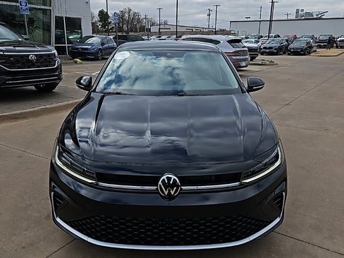 Used 2025 Volkswagen Jetta SEL image 2
